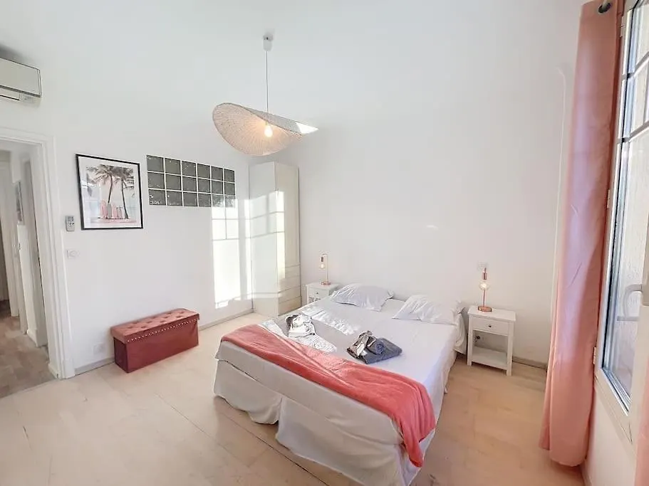 Cannes 3 Bedroom 3 Bath Close To Palais & Croisette By Olam Properties Francja