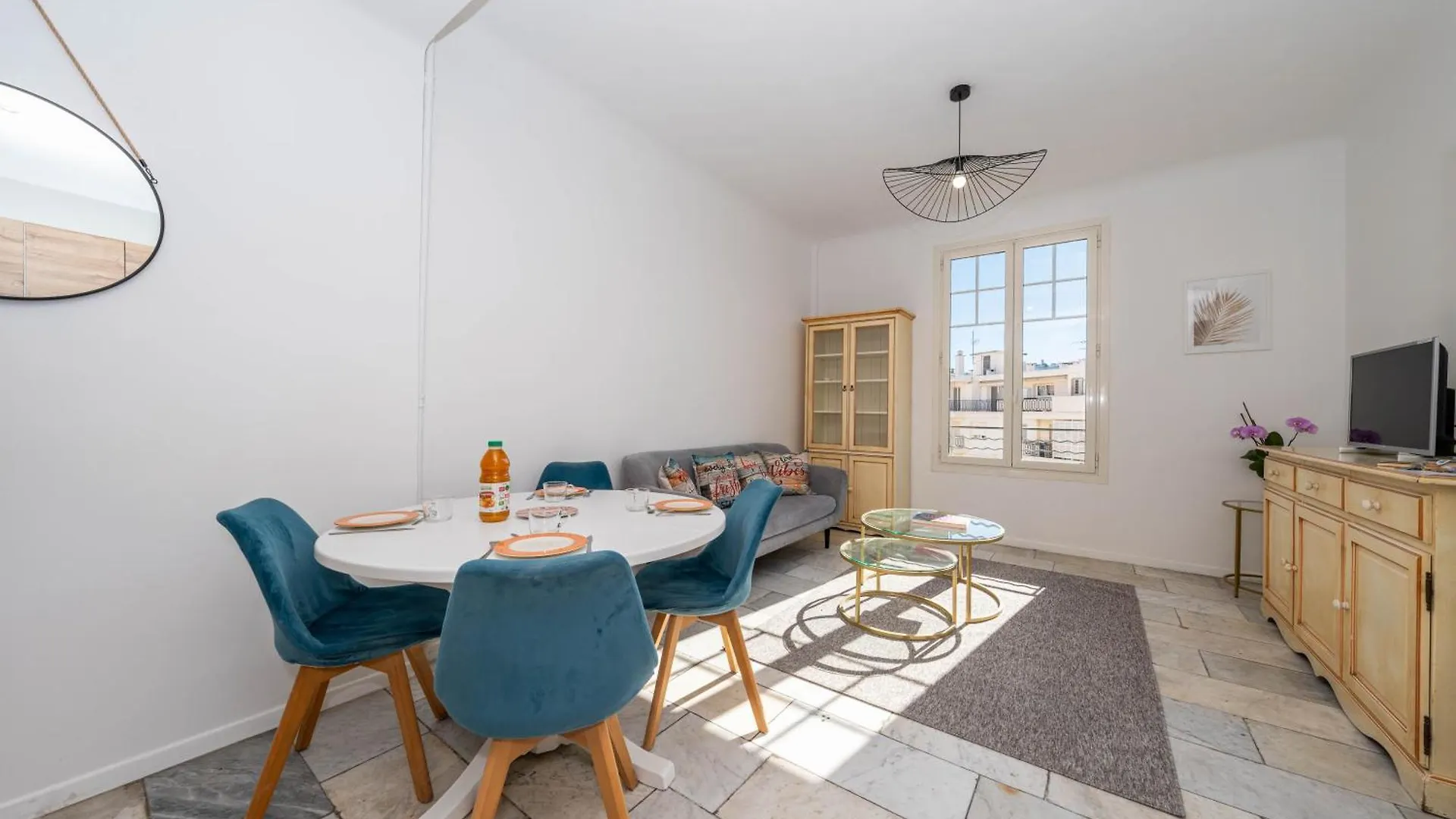 Cannes 3 Bedroom 3 Bath Close To Palais & Croisette By Olam Properties Apartament