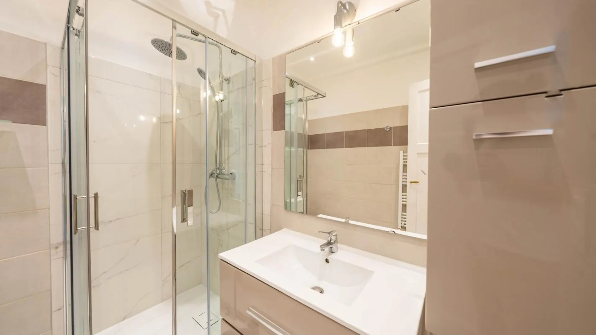 Cannes 3 Bedroom 3 Bath Close To Palais & Croisette By Olam Properties 0*,