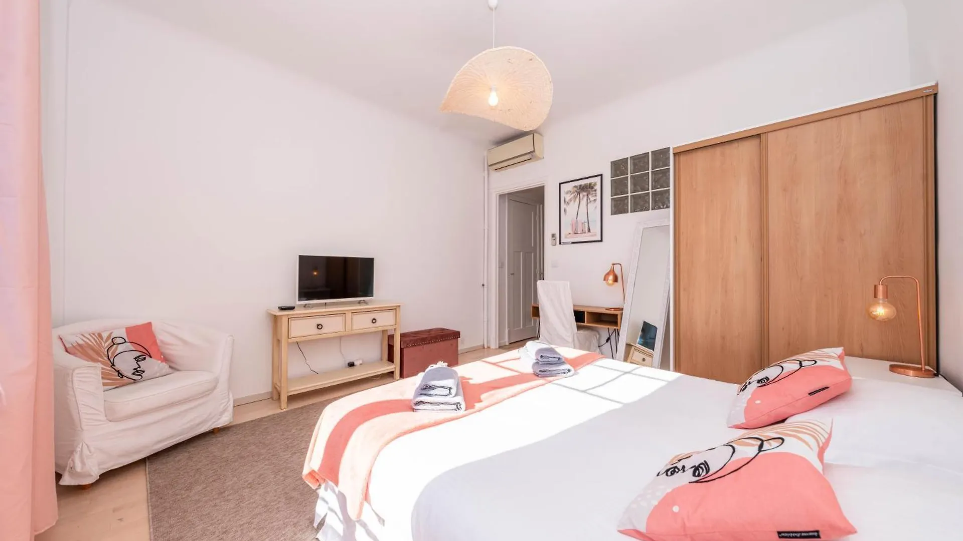 Cannes 3 Bedroom 3 Bath Close To Palais & Croisette By Olam Properties Apartament