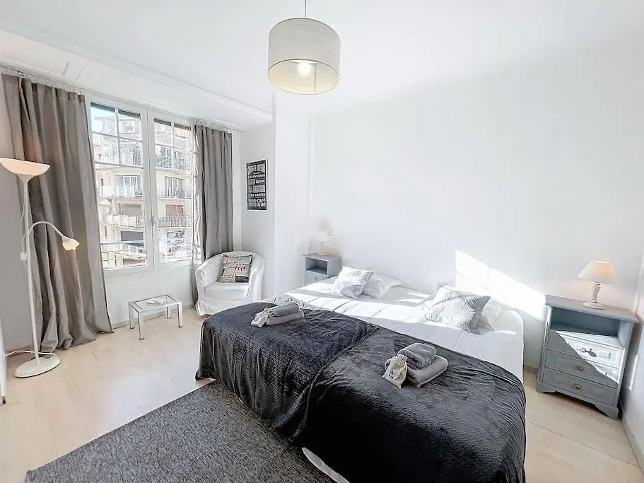 Cannes 3 Bedroom 3 Bath Close To Palais & Croisette By Olam Properties Apartament