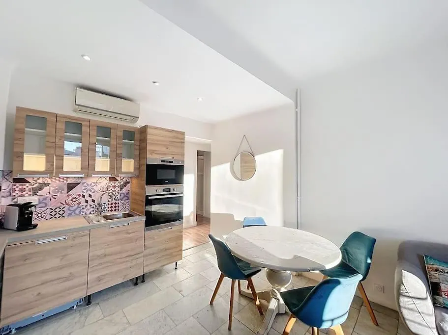 Kontakt z Cannes 3 Bedroom 3 Bath Close To Palais & Croisette By Olam Properties