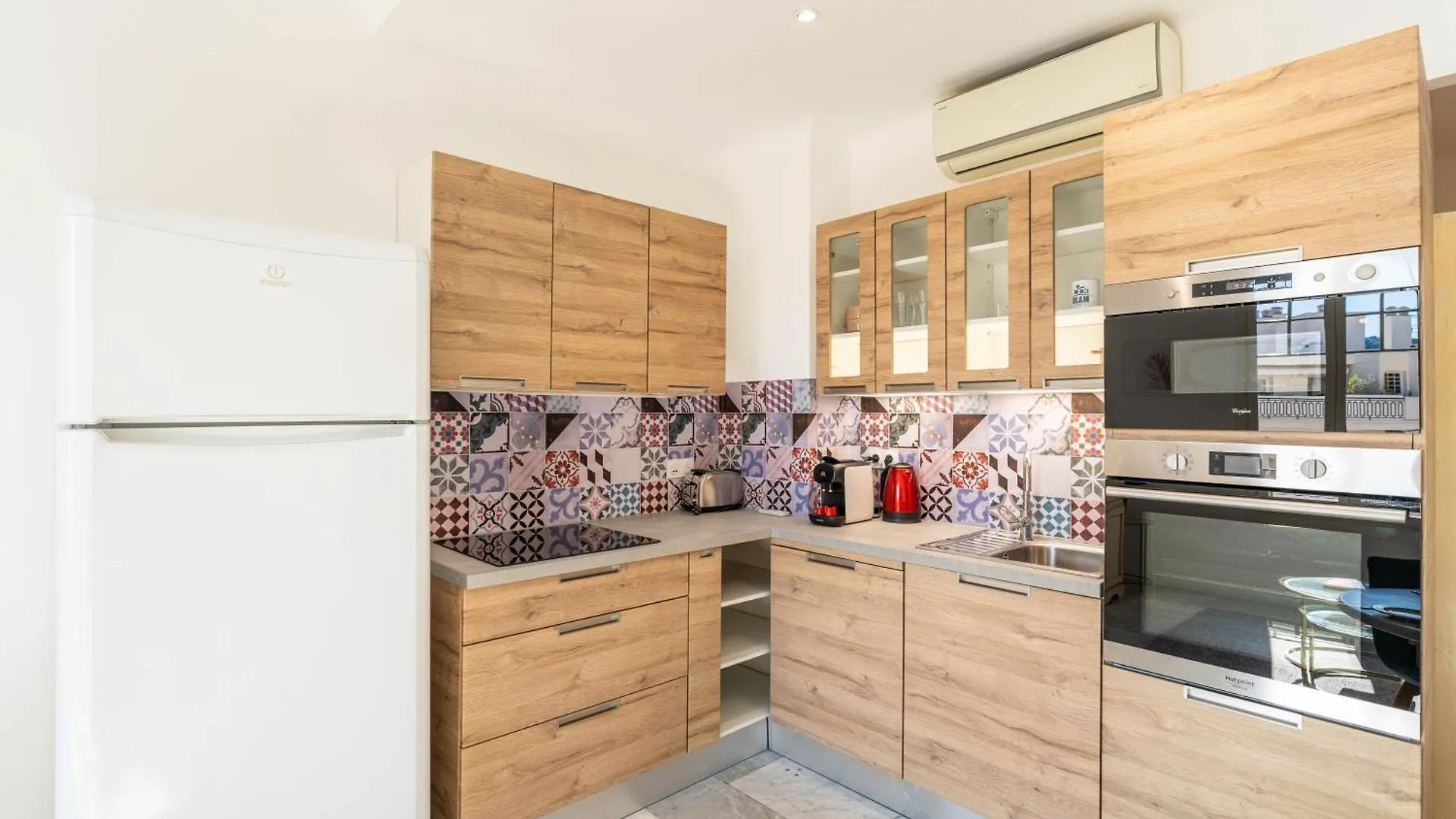 Cannes 3 Bedroom 3 Bath Close To Palais & Croisette By Olam Properties 0*,  Francja